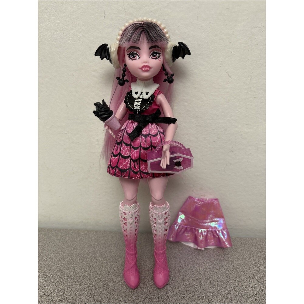 Monster High G3 Skulltimate Secrets Fearidescent Draculaura Doll, Accessories